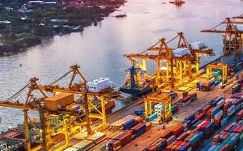 Industrial and commodity trading — gantry cranes working a container terminal